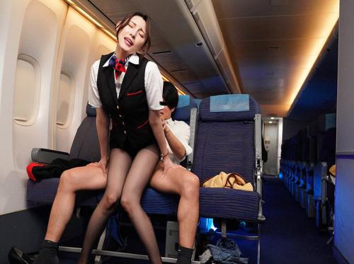 Ligue para o serviço feminino no avião Ligue para o serviço feminino no avião